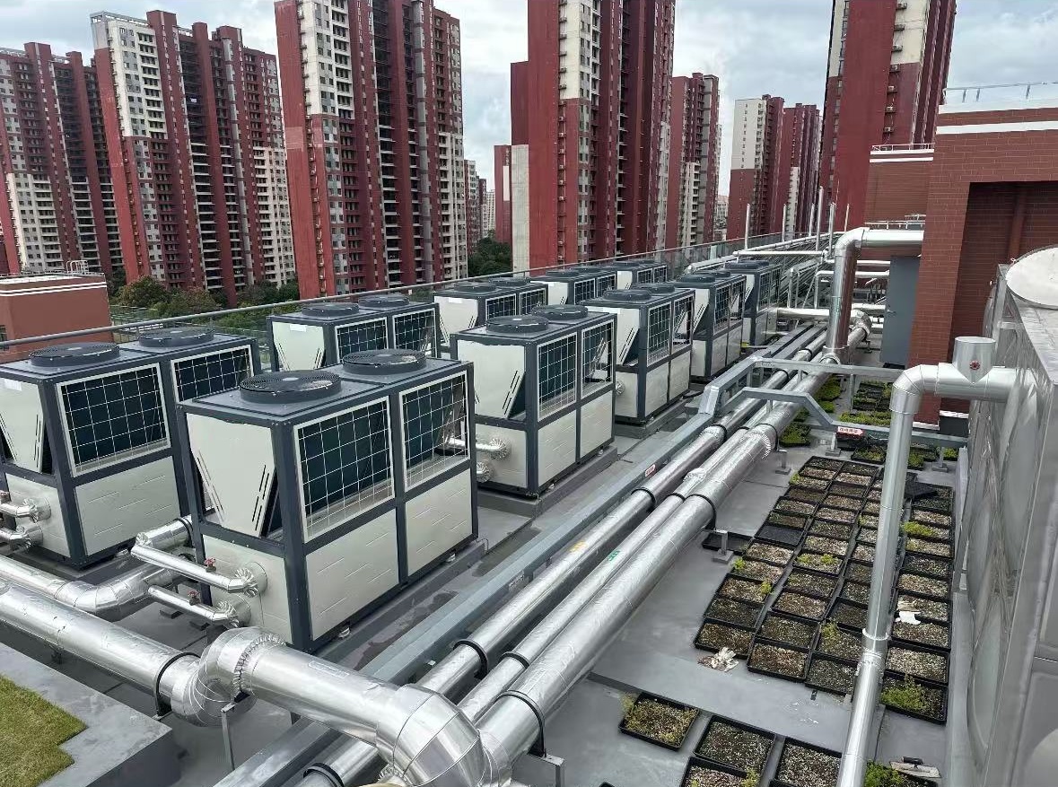 Irit energi lan nyuda biaya pathokan anyar! Sistem cerdas pompa panas dual-sumber mbentuk maneh solusi energi kanggo hotel lan kompleks komersial